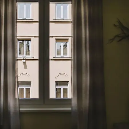 Center Stylish Apt Darling For 4, Old Town Apartman