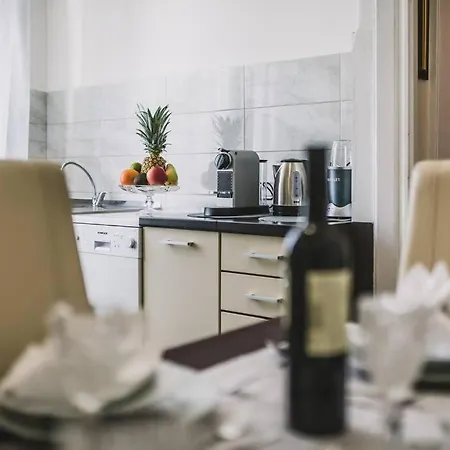 Center Stylish Apt Darling For 4, Old Town Σπλιτ