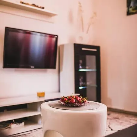 Center Stylish Apt Darling For 4, Old Town Διαμέρισμα *