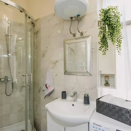 Center Stylish Apt Darling For 4, Old Town Σπλιτ