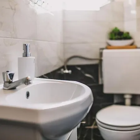 Center Stylish Apt Darling For 4, Old Town Διαμέρισμα *