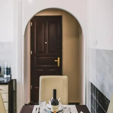 Διαμέρισμα Center Stylish Apt Darling For 4, Old Town *